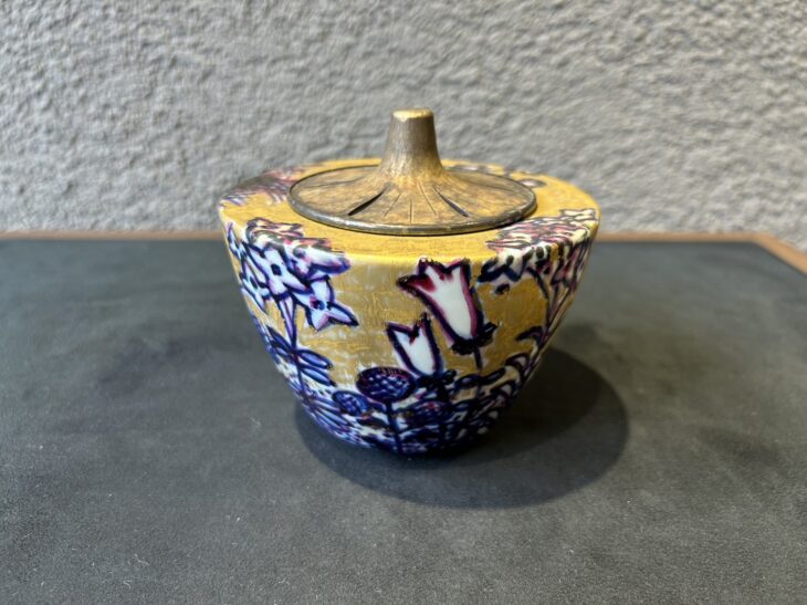 六代 清水六兵衛 『染付草花文香炉』 ｜骨董品買取 緑和堂