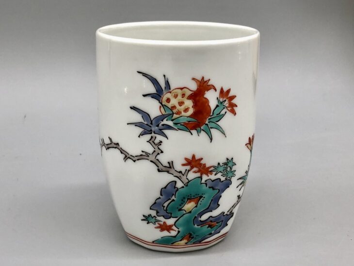 十三代酒井田柿右衛門 『濁手柘榴文 湯呑』 ｜骨董品買取 緑和堂