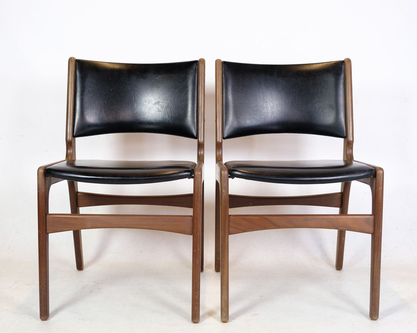 WorldAntique.net - Set of 2 chairs - Erik Buch - Model 89
