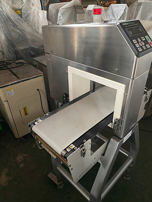 中古アンリツ金属検出機 KD8116A(通過幅300mm通過高さ180mm)/Z-01005-6