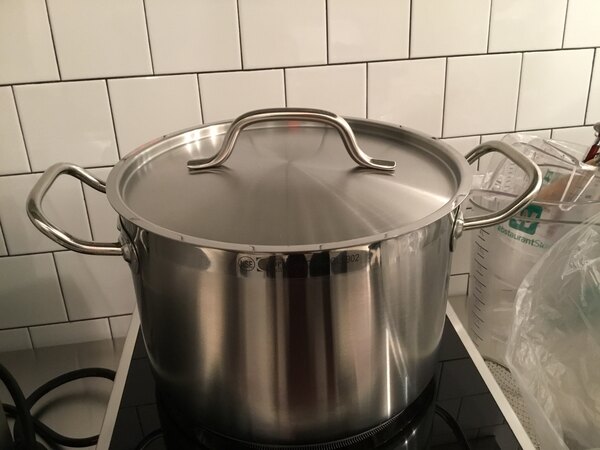 Vigor SS1 Series 16 Qt. Stainless Steel Aluminum-Clad Sauce Pot