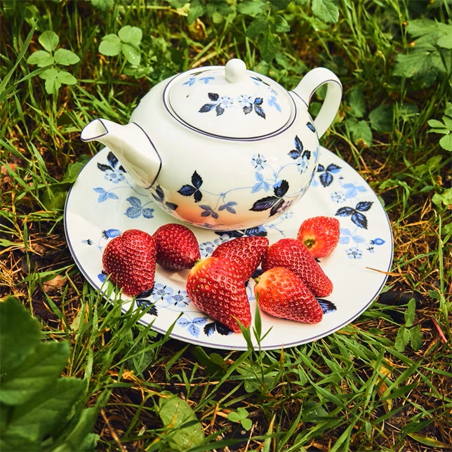 ストロベリー インクブルー ティーポット L|WEDGWOOD公式オンラインストア