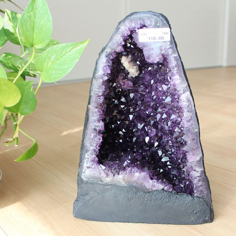 ウルグアイ産 アメジスト ドーム カペーラ クラスター カルサイト共生