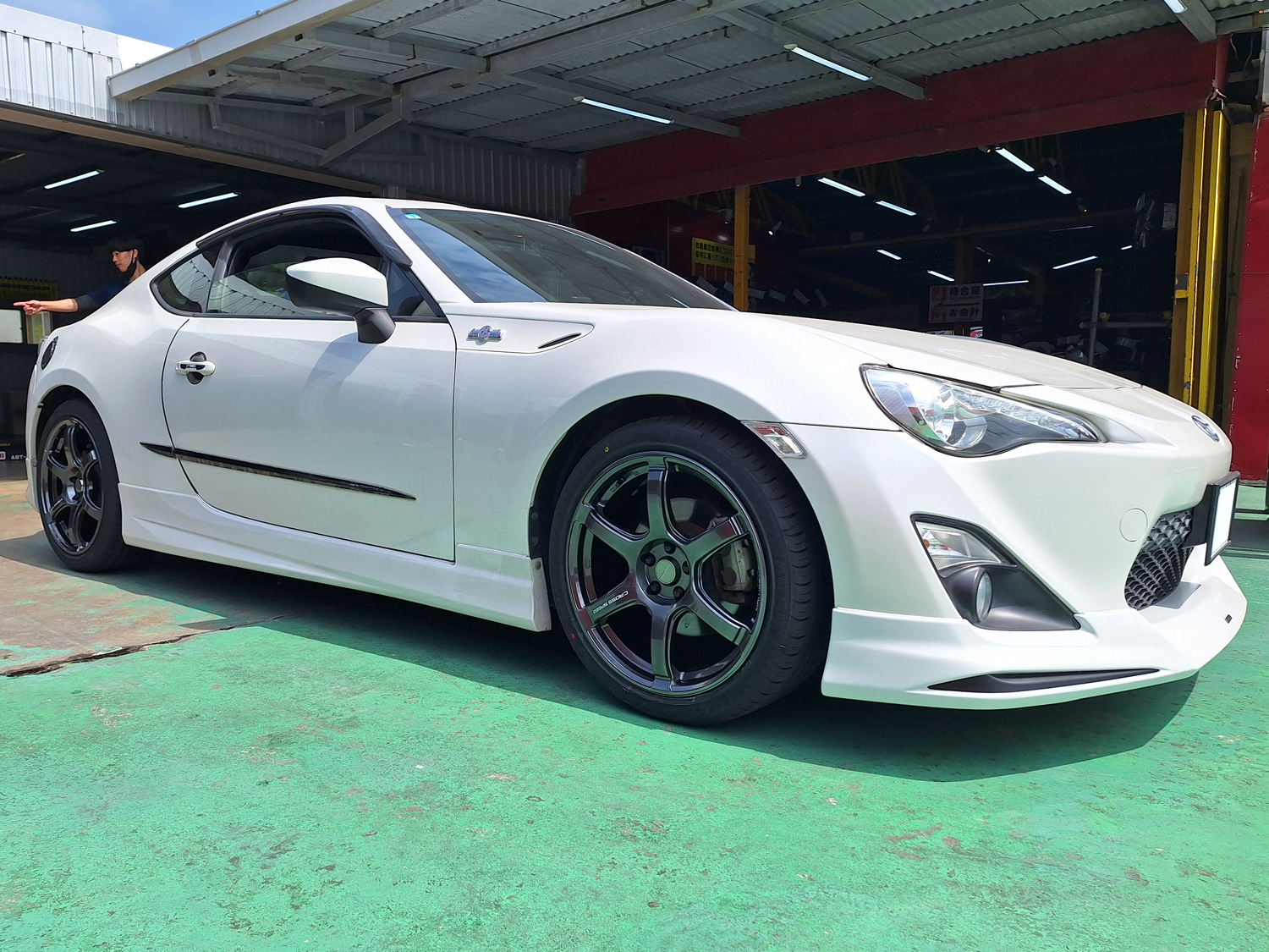 トヨタ 86 CROSS SPEED RS6 18×8J RADAR 225/40R18｜ホイール・タイヤ