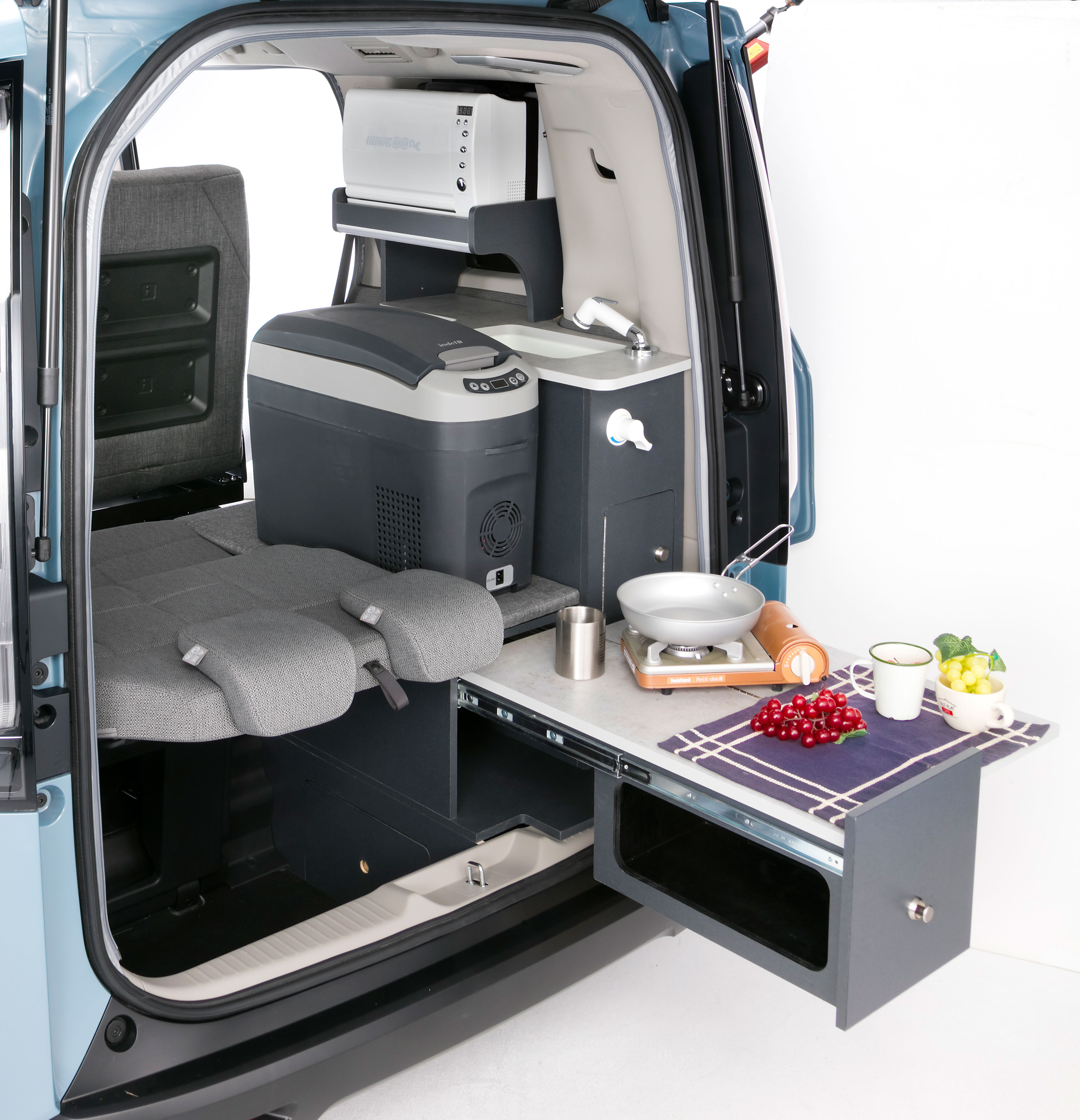 ステップワゴン デッキワン｜オリジナルキャンピングカーはホワイト