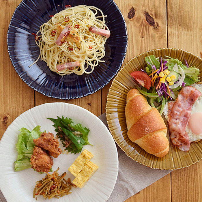 コーディネートを楽しむ大人の3カラー。ワンプレート皿やパスタ皿