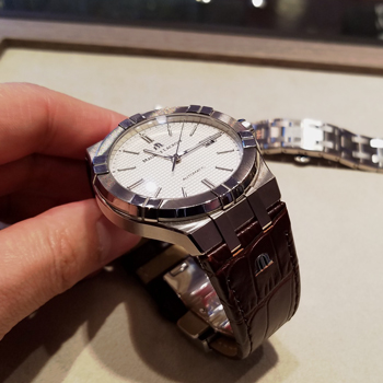 モーリスラクロア 42mmのアイコンにこのバンド着けることが可能です