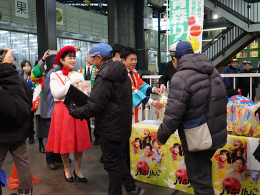 青森県産『りんご』トップセールス 2025 - 東京青果株式会社