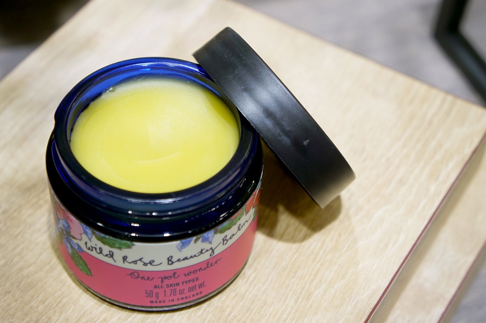 ローズヒップたっぷり！香りと共にうるおう 〈NEAL'S YARD REMEDIES