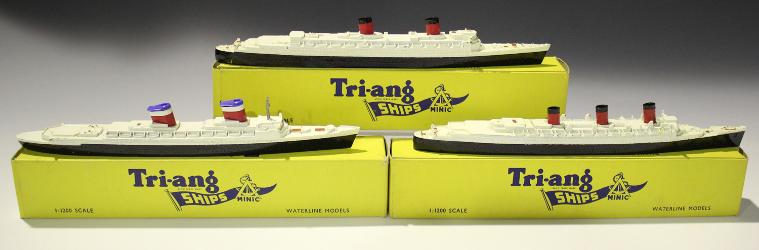 A small collection of Tri-ang Minic ships and accessories