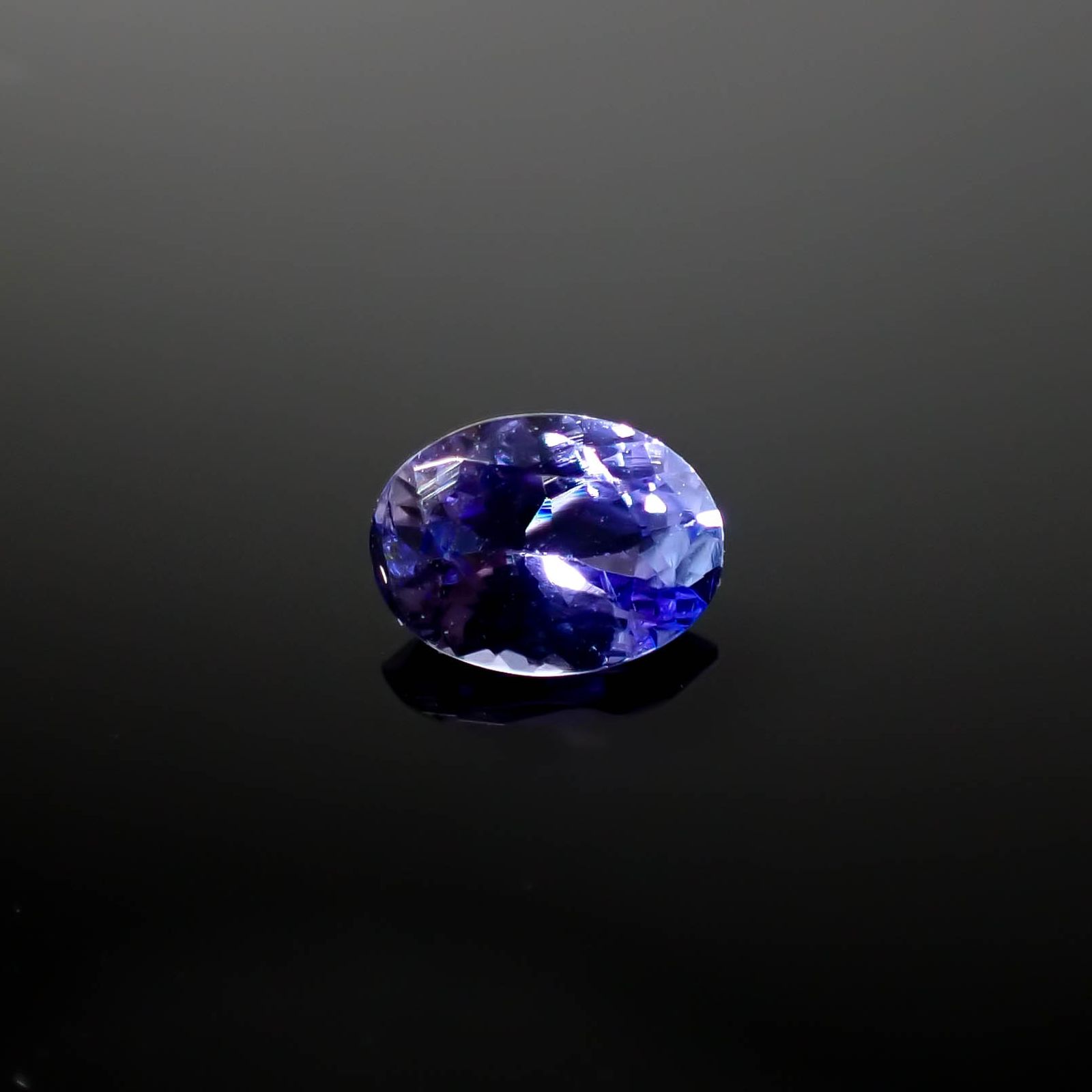 タンザナイト(宝石名タンザナイト)タンザニア産 識別済 0.85ct / 7x5