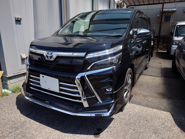 トヨタ 80系 ヴォクシー シグネチャーイルミブレード 持ち込み