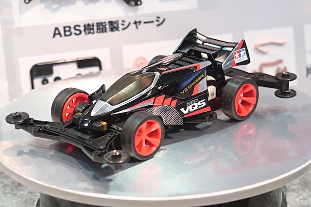 延期されていたネオVQS、VZシャーシFRPフロントワイドステーの発売日が