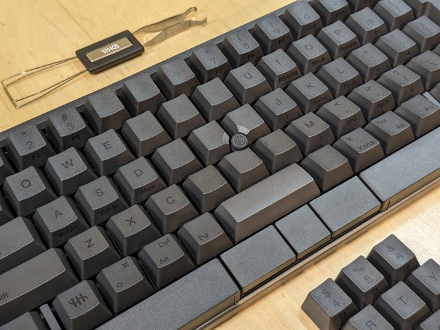 PFU HHKB Studioに「真のプロの証」無刻印キートップセット(墨