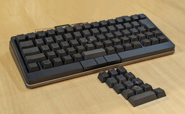 PFU HHKB Studioに「真のプロの証」無刻印キートップセット(墨