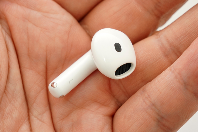 AirPods 4レビュー。軽い装着感とノイキャン両立、自然な外音が魅力