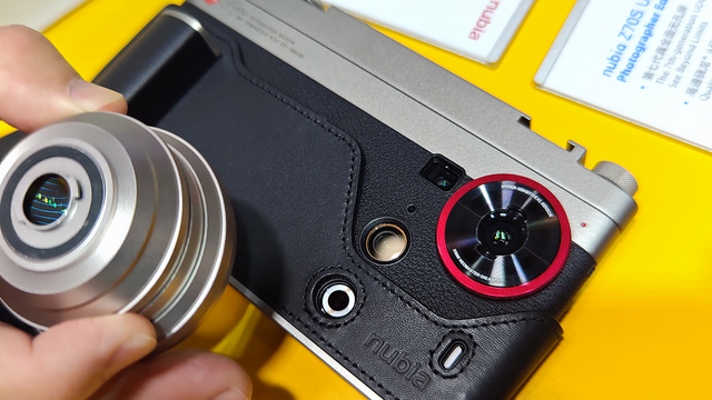 日本発売中のnubia Z70 Ultraにも変態カメラキットがあった（スマホ沼