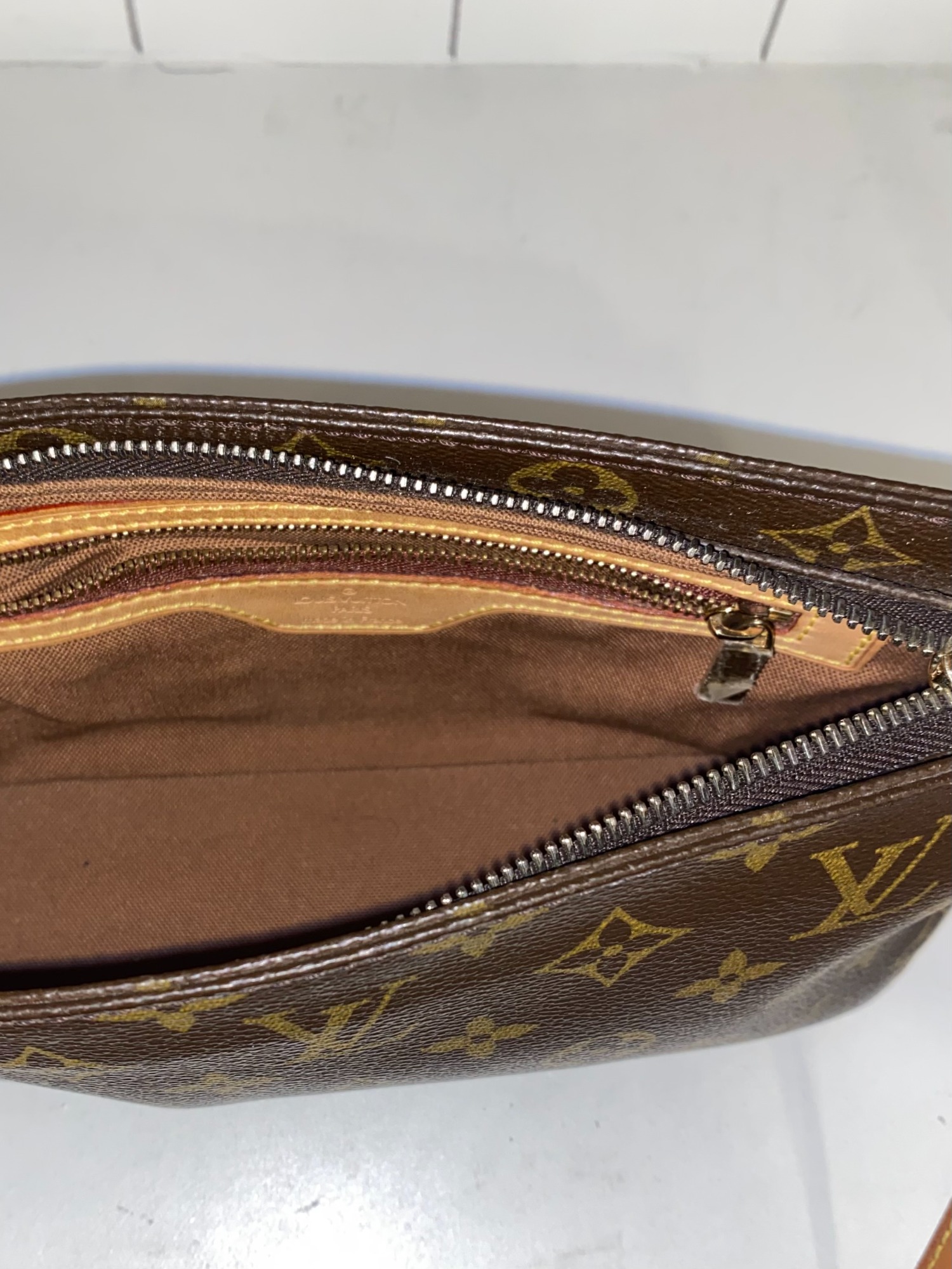 LOUIS VUITTON / ルイヴィトン】 より モノグラム トロター ショルダー