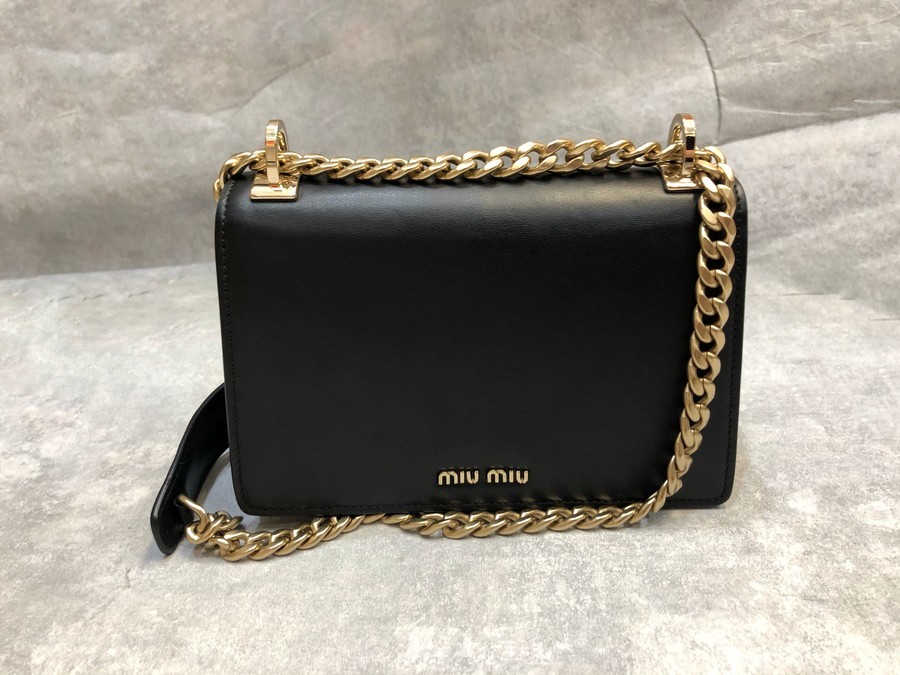 MIU MIU(ミュウミュウ)」よりチェーンショルダーバッグが入荷しました