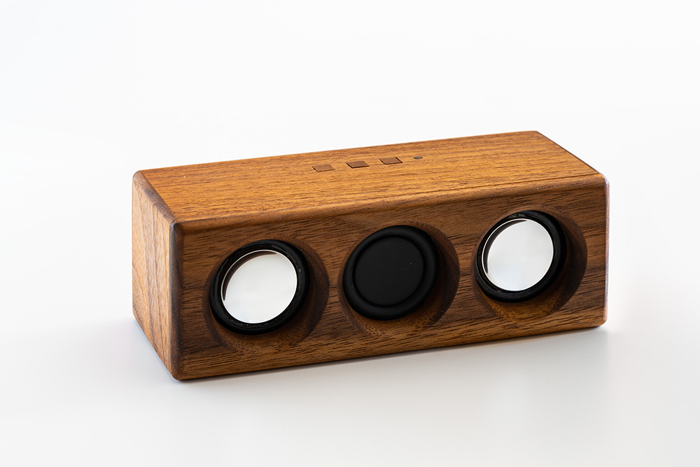 ヨシモク「ワイヤレス木製スピーカー」 | Grand Seiko THE NATURE OF