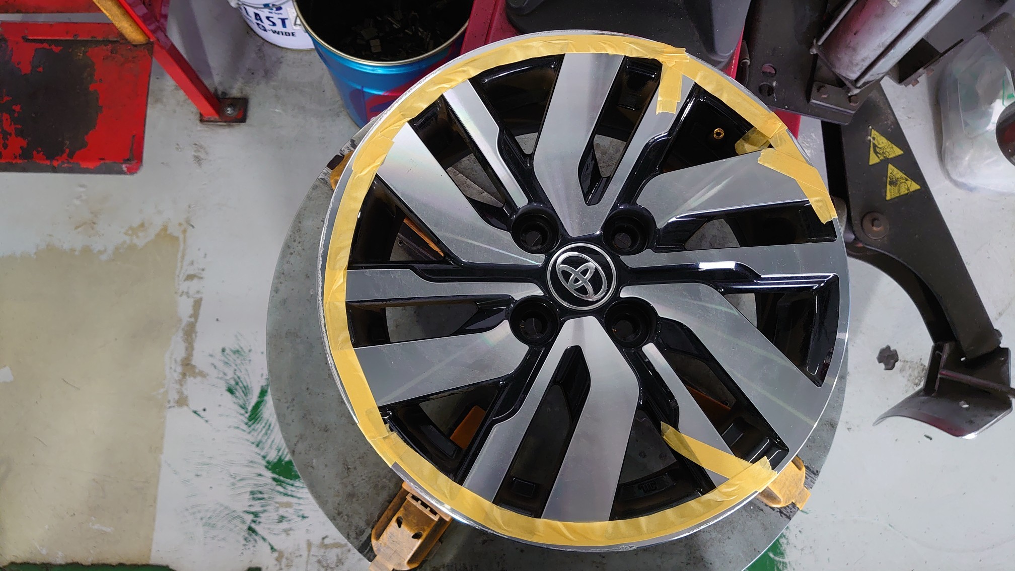 トヨタ ルーミー】14インチ純正アルミホイール簡易修理 | 店舗おススメ