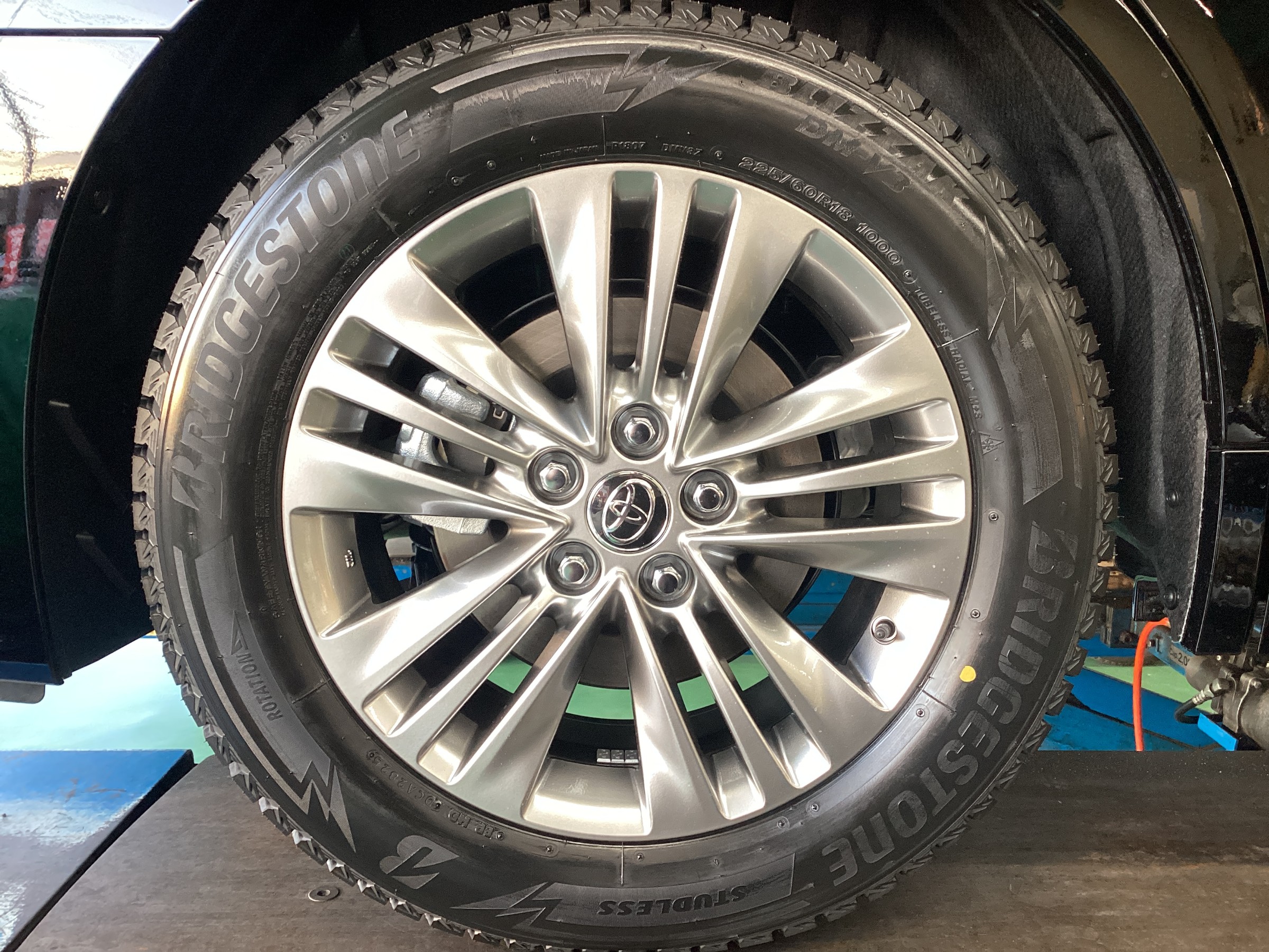 ☆アルファード に「ブリザック DM-V3 225/60R18」を装着！☆ | 店舗お