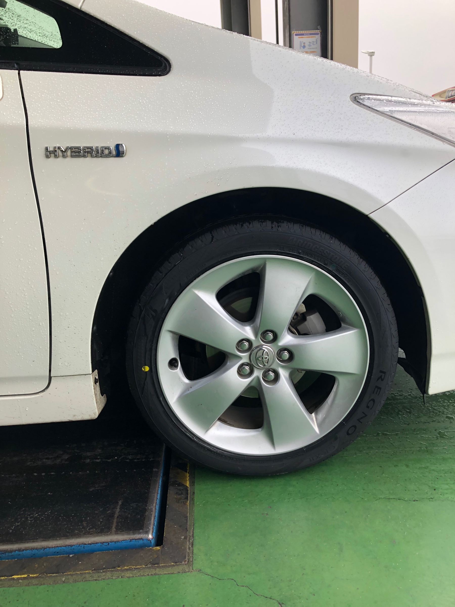 30プリウス × レグノGR–XⅡ | 店舗おススメ情報 | タイヤ館 真岡（栃木