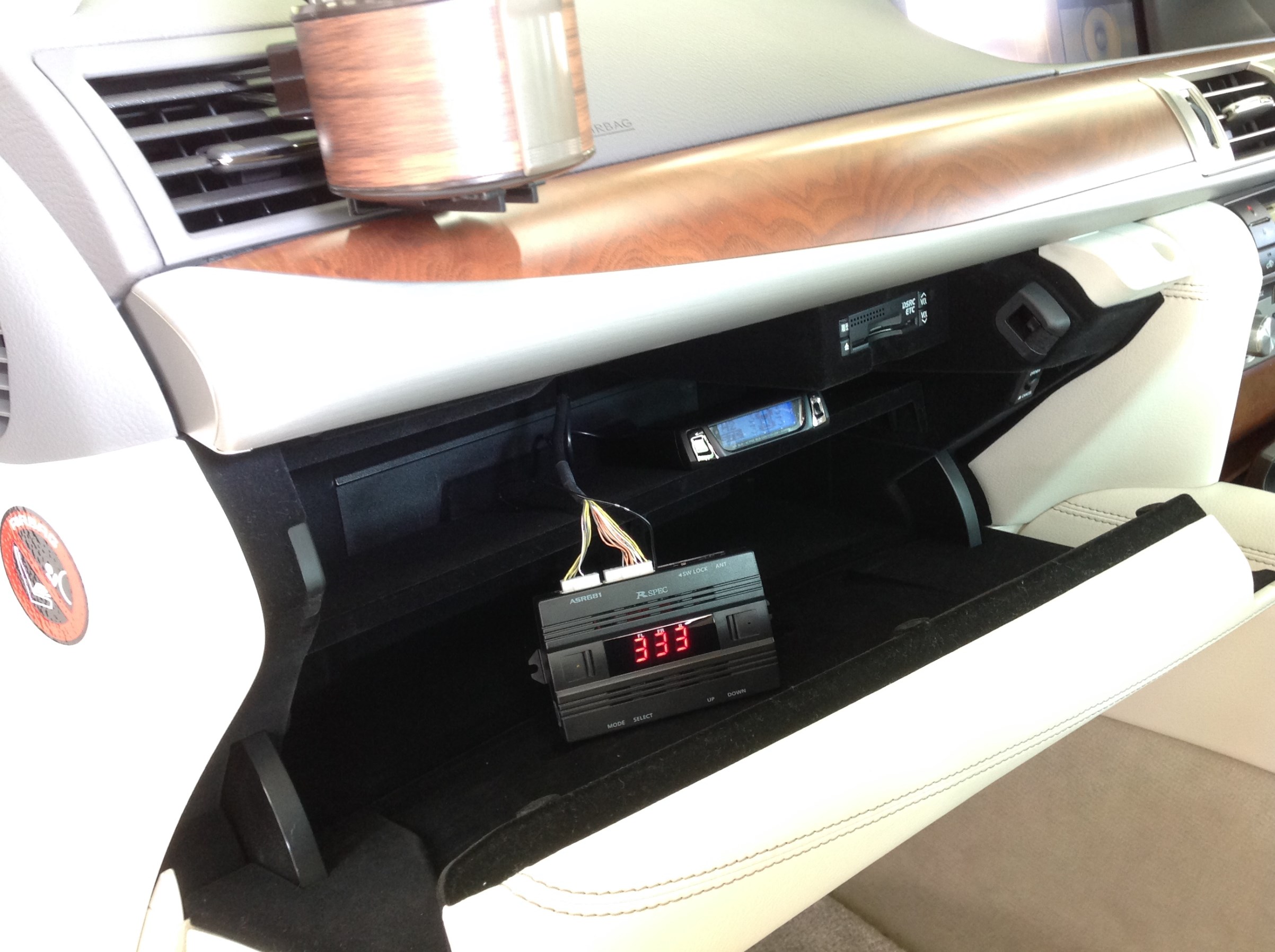 レクサスLS600h(UVF45型)エアサスコントローラー取付。 | 店舗お