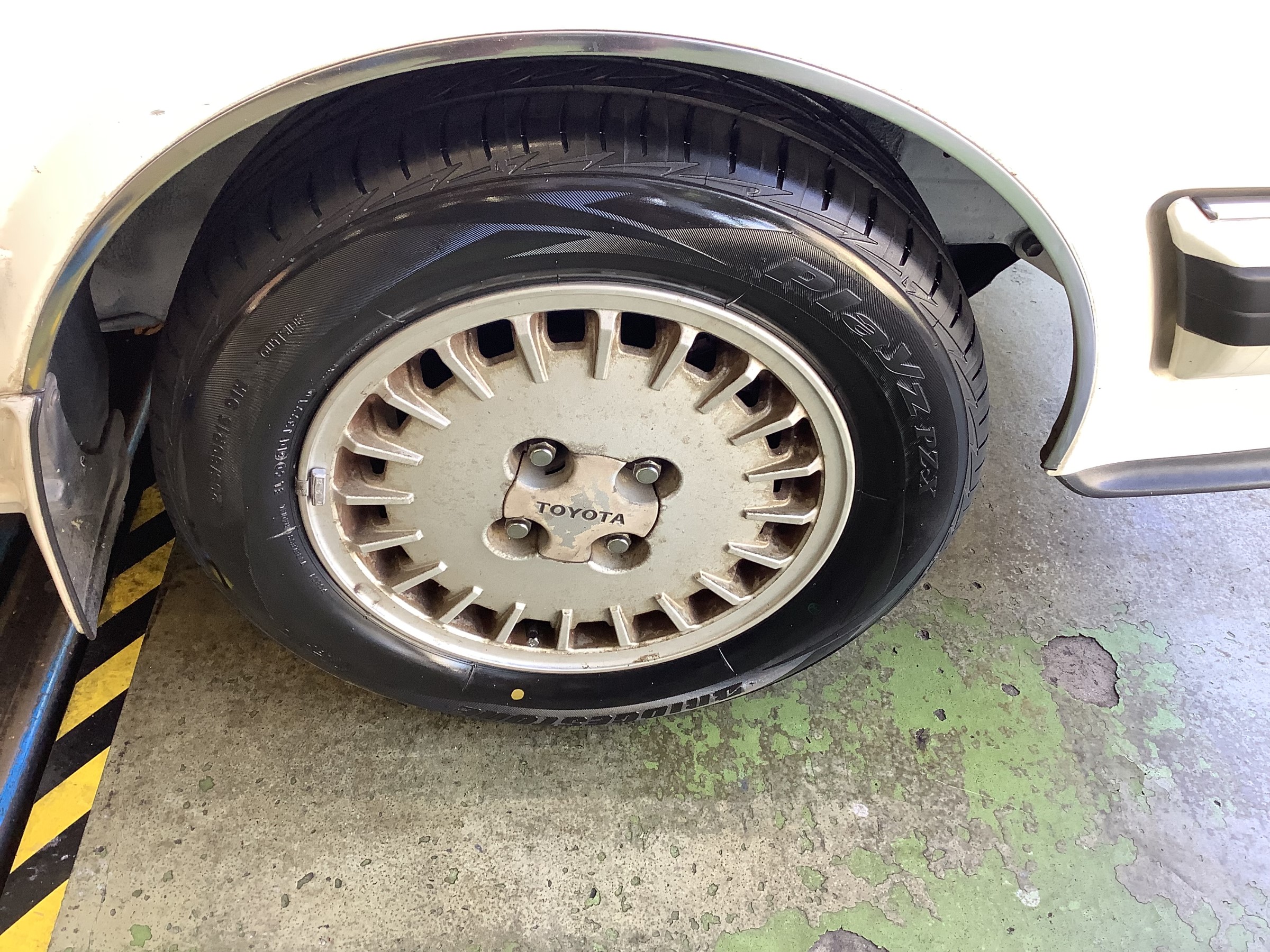 トヨタ マークⅡ GX71 GTツインターボ タイヤ交換！ | 店舗おススメ