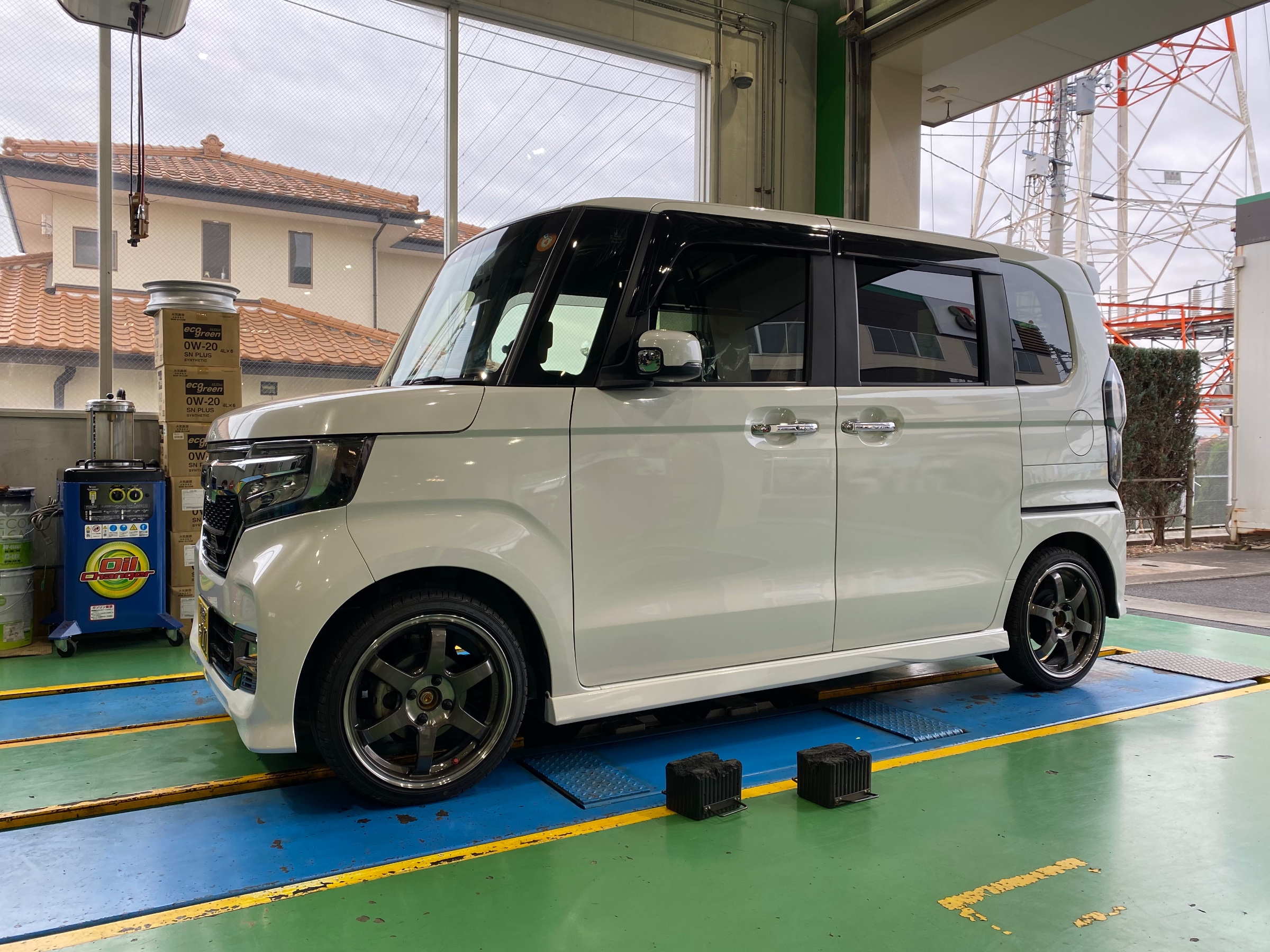 ホンダ N-BOX カスタム JF3 車高調取り付け | 店舗おススメ情報