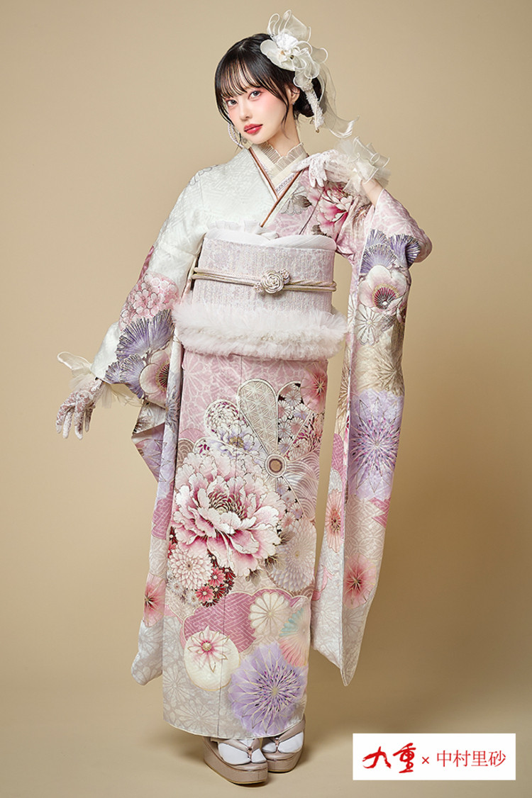 玉城ティナ×紅一点ブランド振袖 ブラウン/茶色 牡丹柄/藤の花 大人っ