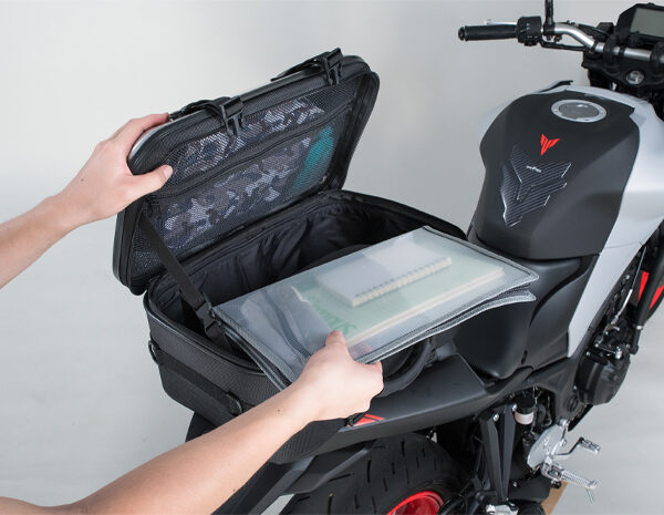 シートシェルケース（カーボン柄） | タナックス株式会社