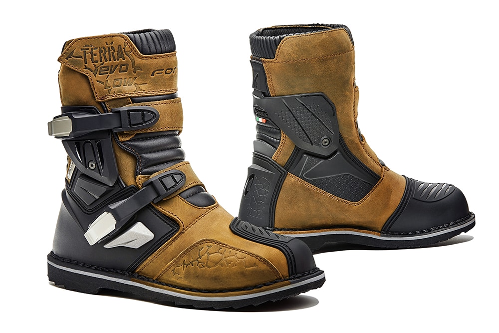 Formaから気負わず履けるアドベンチャー仕様のショートブーツ『TERRA