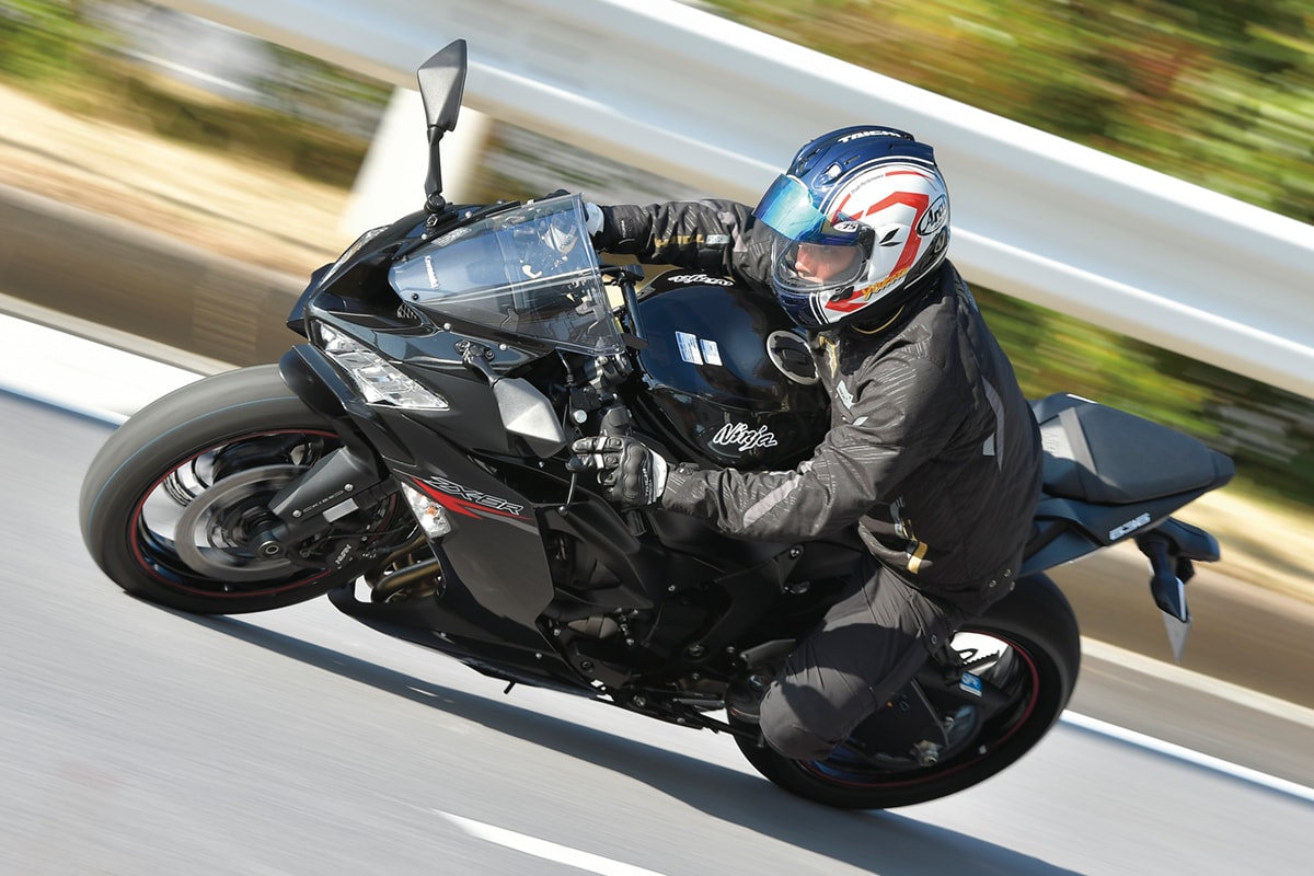 KAWASAKI Ninja ZX-6R ：走りの自由度が高いミドルスーパースポーツ