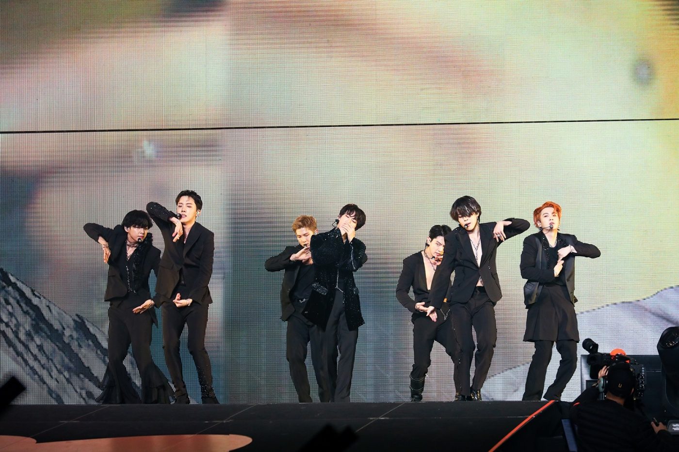 BTS、有観客で行われたLA公演のハイライト映像を公開！ – THE FIRST TIMES