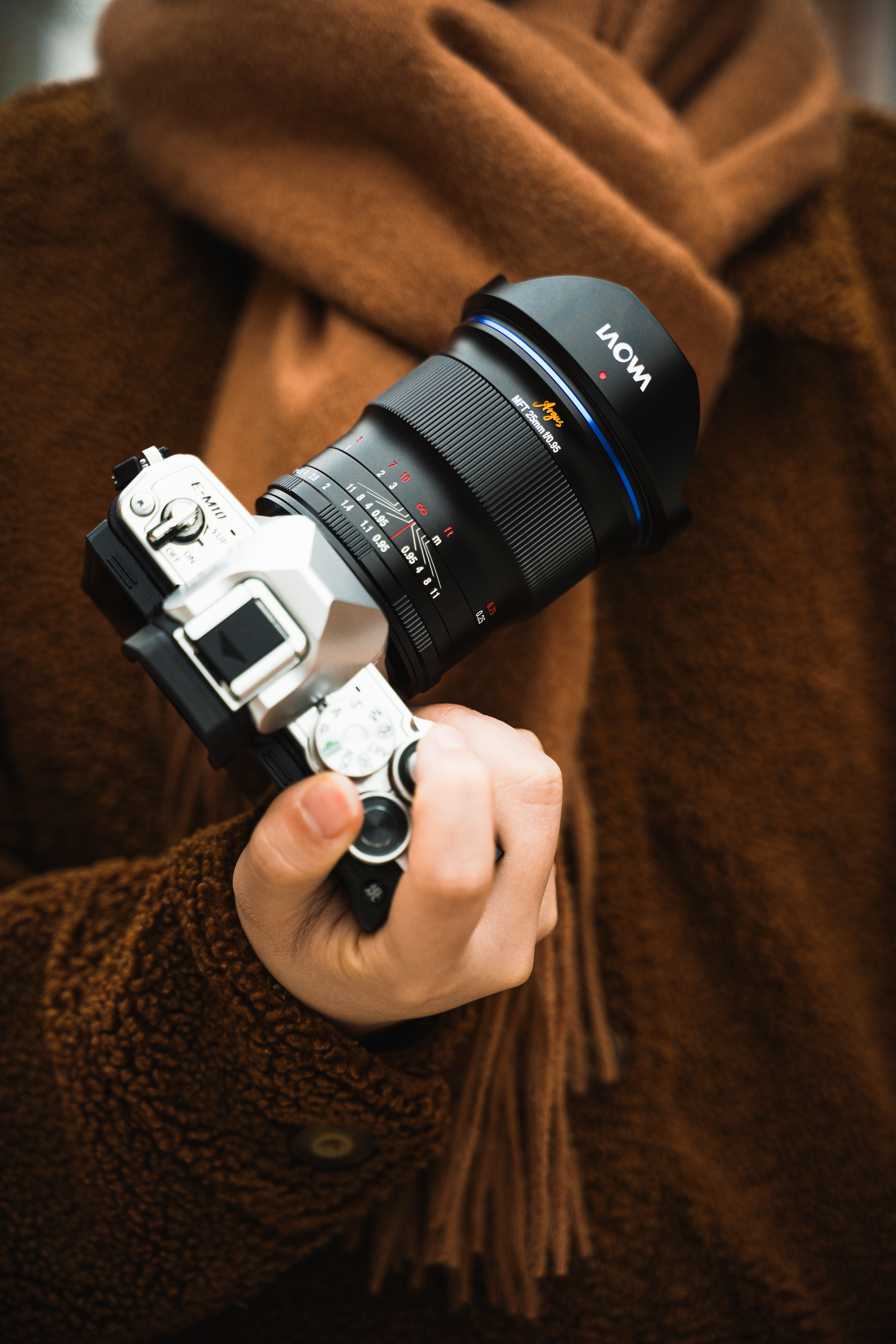 How the New Laowa Argus 25mm F0.95 Compares to the Voigtlander