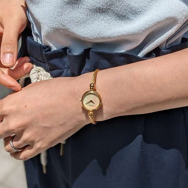 ヴィンテージ】輝く魅惑の時計 GUCCI 2700シリーズでアクセサリー感覚