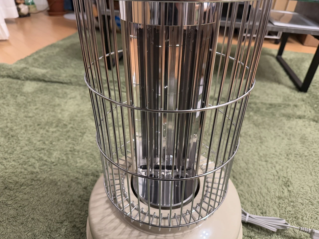 アラジン グラファイトフレームヒーター』レビュー、スイッチを入れて