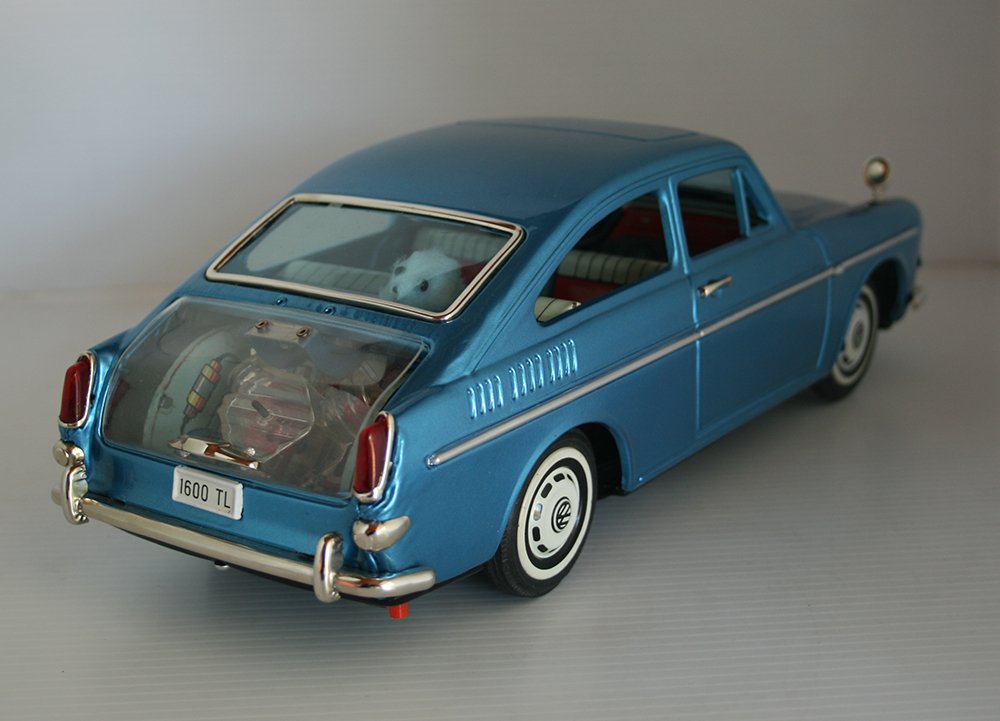 Yanoman Japan 60's Volkswagen 1600 TL with Driver and Dog Battery