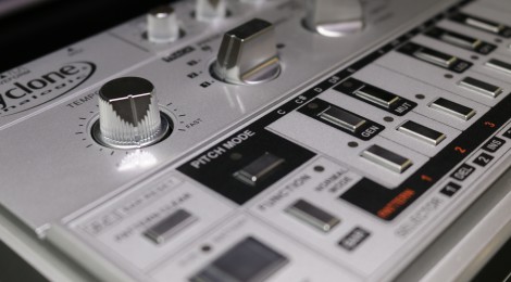 Cyclone Analogic TT-303とRoland AIRA TB-3を比べてみた。 – TinySymphony