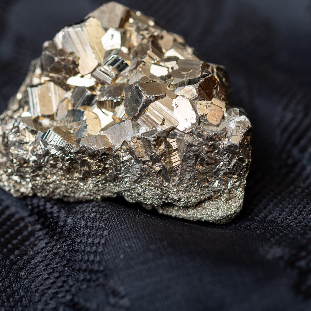 一点物〕パイライト 黄鉄鉱 原石 天然石 スペイン産〔72g〕 の通販