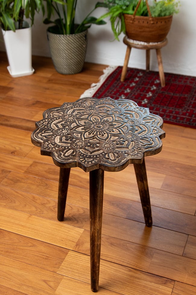 直径44cm】フラワーマンダラの彫刻が美しいサイドテーブル ブラウン の