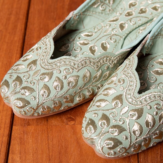 ゴージャス刺繍のマハラニフラットシューズ の通販 - TIRAKITA.COM