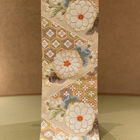 唐織袋帯 裂取り菊花文 優雅なきもの つゞれ屋｜日本橋・銀座の振袖