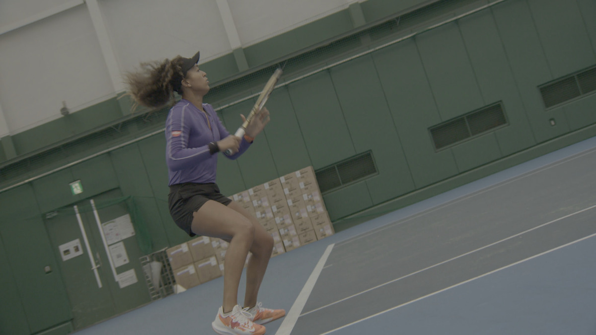 大坂なおみ、水着姿で人気スポーツ誌の表紙を飾る！ 「日本人とハイチ