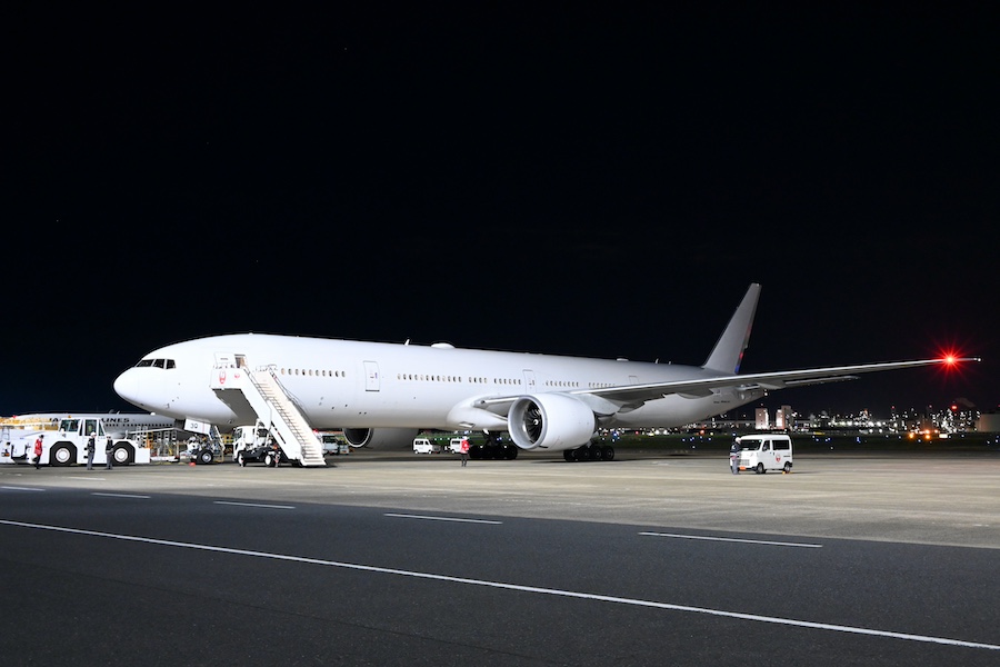 JALの777-300ER、元JA735Jが離日 フェリーフライト「最後までJAL
