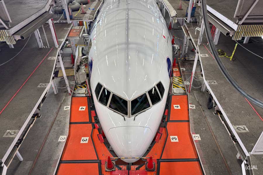 JAL、ボーイング777-300ER型機2号機の退役整備開始 - TRAICY（トライシー）