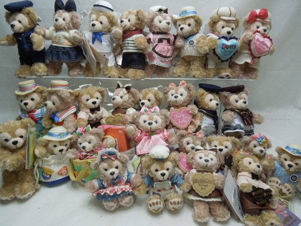 ダッフィー/シェリーメイのヌイグルミやバッジ、コスチュームが大量