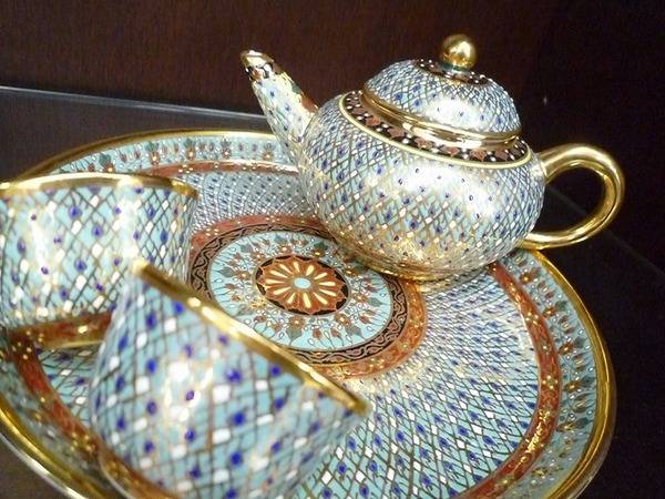 タイの伝統的磁器、ベンジャロン焼（ベンチャロン）のティーセットを