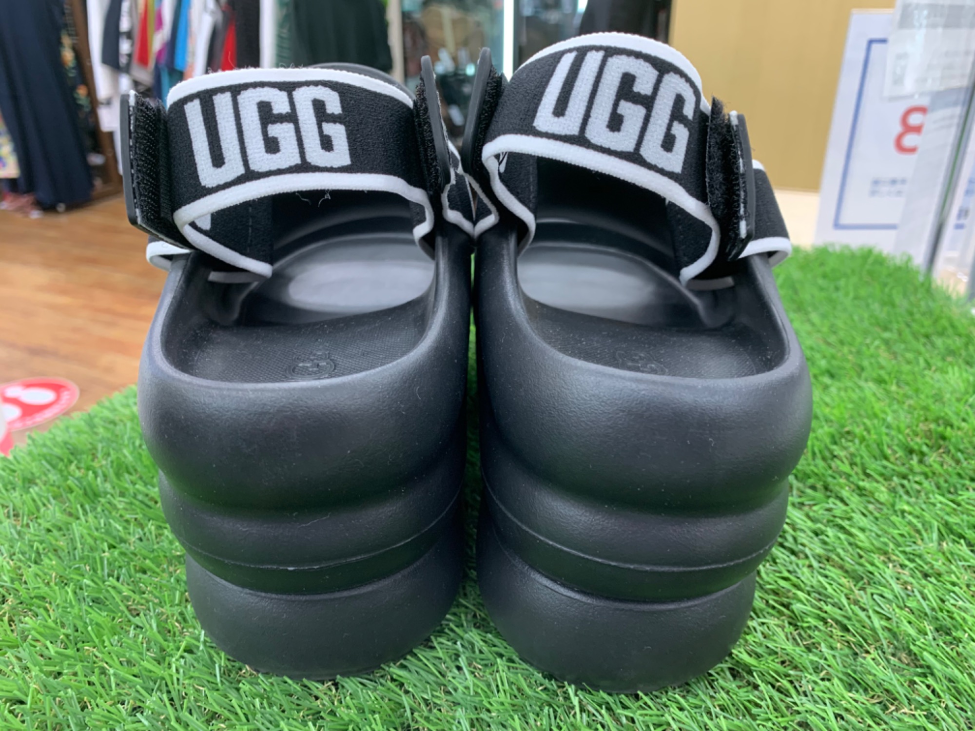 UGG(アグ) 厚底サンダル Aww Yeahをご紹介いたします!!｜2024年07月25